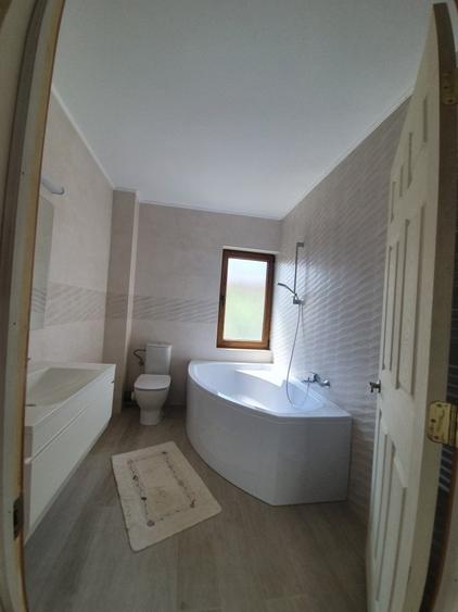 Casă cu 4 camere cu Canalizare în Băneasa