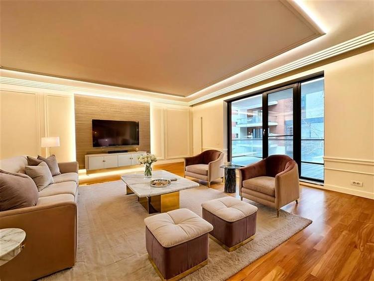 Apartament cu 4 camere decomandat, mobilat în Capitale