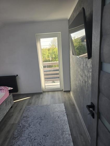 Casă individuală cu 5 camere cu Canalizare în Vest