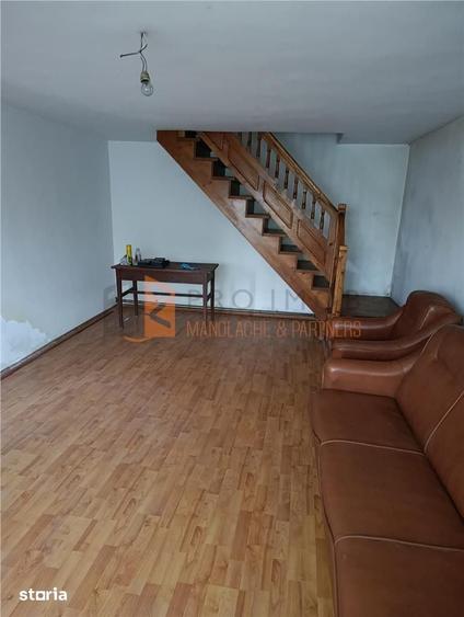 Casă cu 3 camere decomandat cu Teren 1378 Mp în Costești