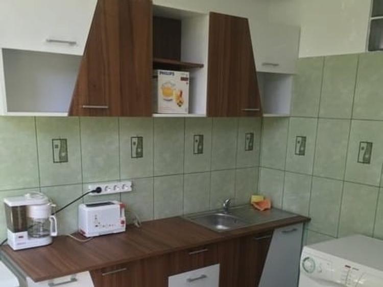 Apartament cu 2 camere decomandat în Arcul de Triumf