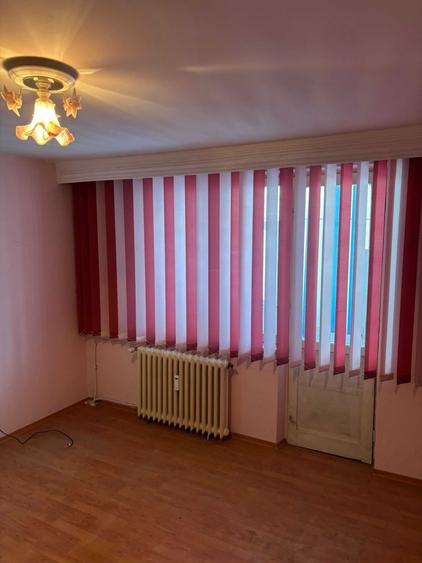 Apartament cu 3 camere decomandat în Exterior Vest