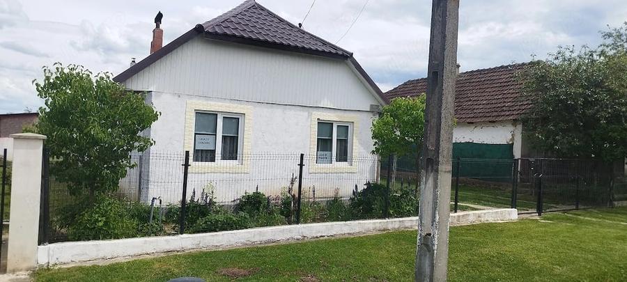 Casă cu 4 camere cu Teren 3500 Mp în Sâi