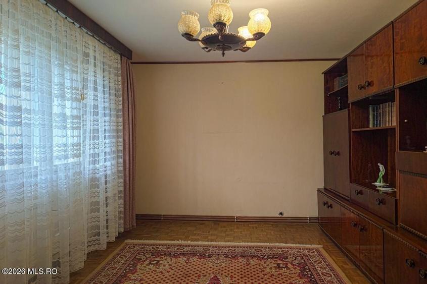 Apartament cu 4 camere decomandat în Gheorghe Lazăr