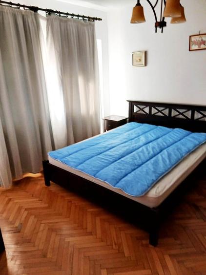 Apartament cu 3 camere decomandat în Piața Centrală