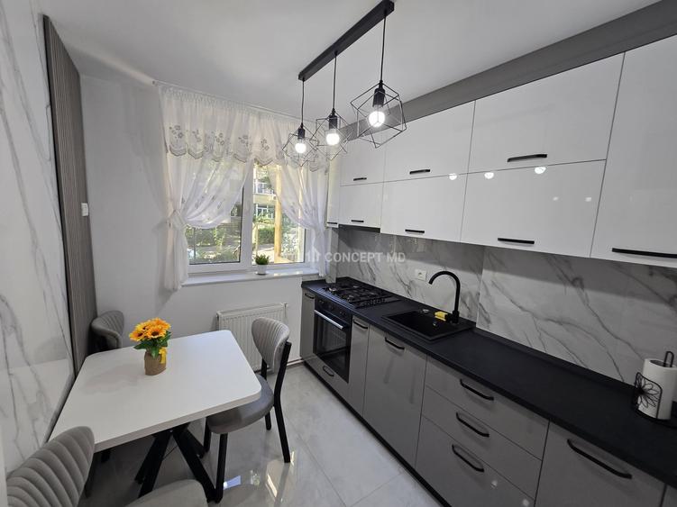 Apartament cu 3 camere semidecomandat, mobilat în Cina