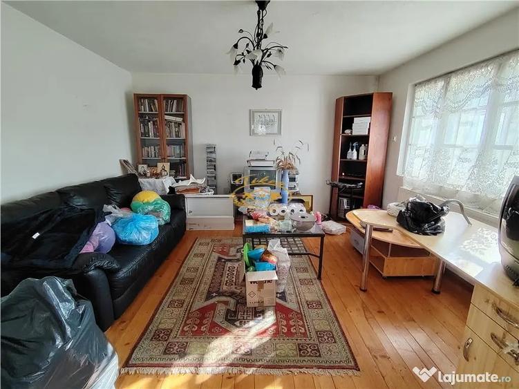 Casă cu 5 camere cu Teren 2000 Mp în Central