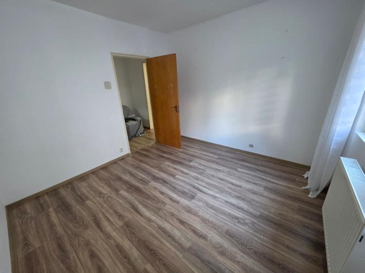 Apartament cu 3 camere decomandat în Bucur Obor