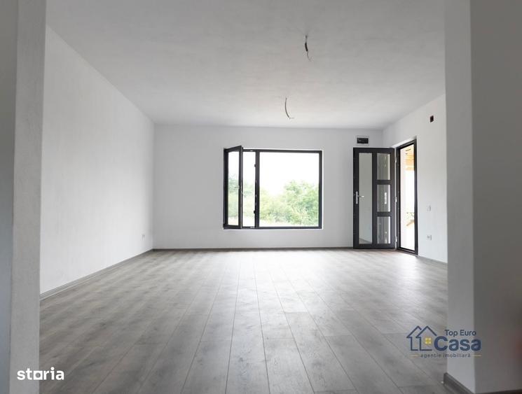 Casă cu 3 camere în Piscani