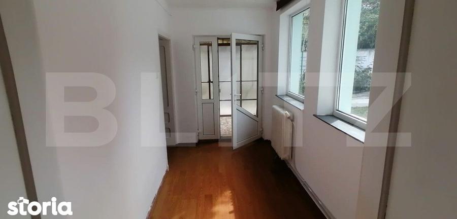 Casă cu 5 camere cu Teren 369 Mp în Central