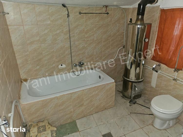 Casă cu 2 camere cu Teren 1589 Mp în Domnești
