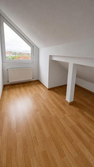 Apartament cu 4 camere decomandat, mobilat în Central