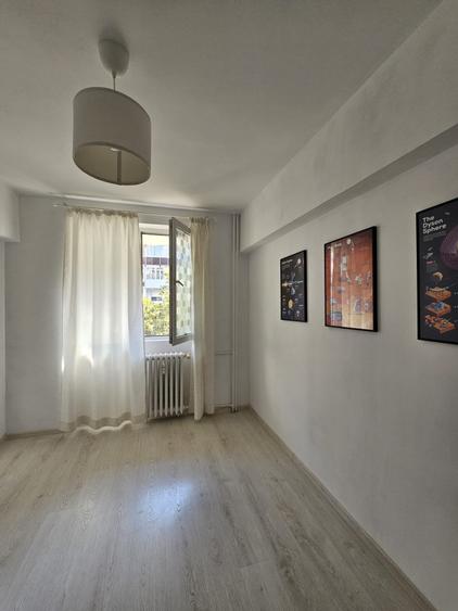 Apartament cu 3 camere decomandat în Tineretului