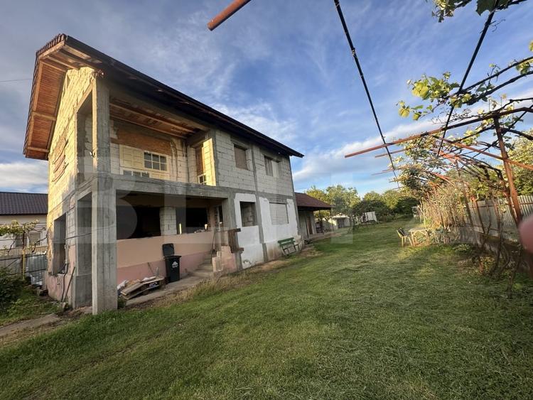 Casă individuală cu 3 camere cu Teren 3600 Mp în Exterior Vest