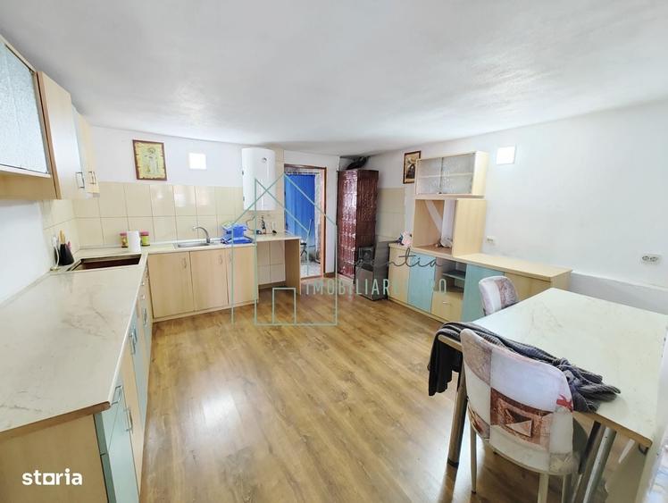 Casă cu 4 camere în Cut