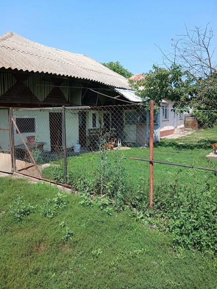 Casă cu 3 camere cu Teren 2138 Mp în Corbii Mari