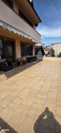 Apartament cu 4 camere în Democrației