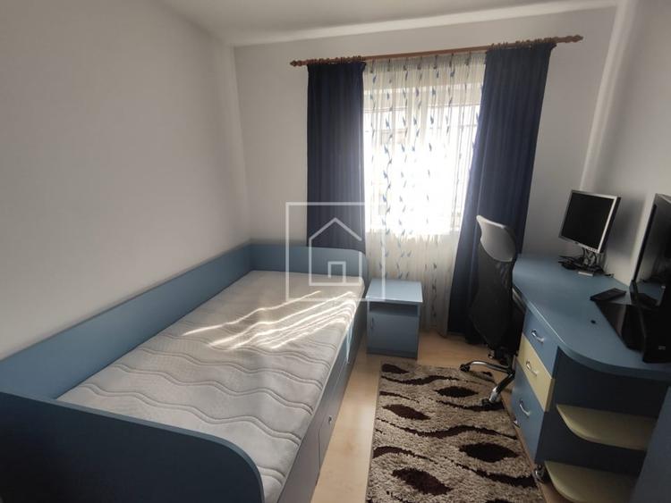Duplex cu 4 camere cu Canalizare în Tineretului