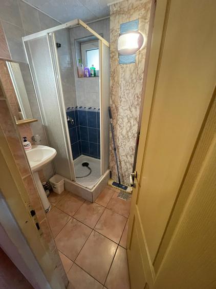 Apartament cu 3 camere semidecomandat în Cetate