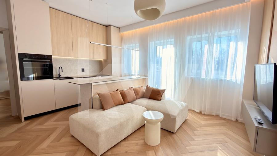 Apartament cu 3 camere semidecomandat, mobilat în Turnișor