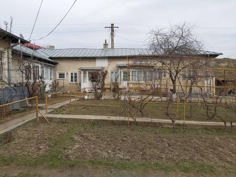 Casă cu 4 camere în Hârșova