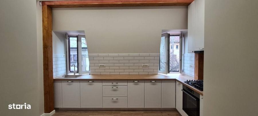 Apartament cu 4 camere în Romană