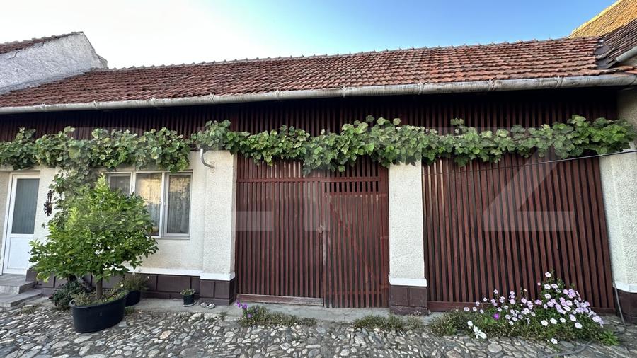 Casă individuală cu 4 camere cu Canalizare în Beriu