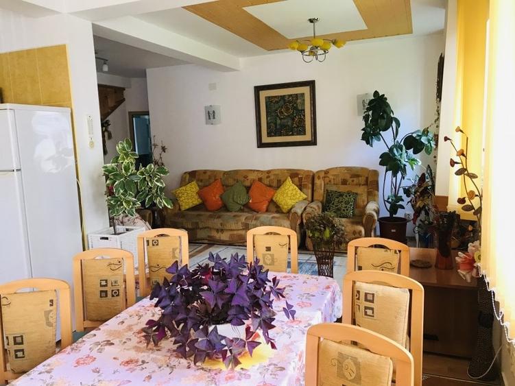 Casă individuală cu 8 camere cu Teren 260 Mp în Ultracentral