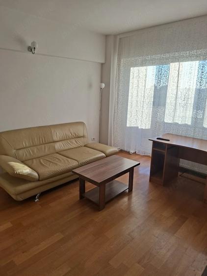 Apartament cu 3 camere decomandat în Intim