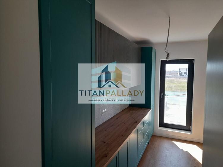 Apartament cu 4 camere decomandat în Titan