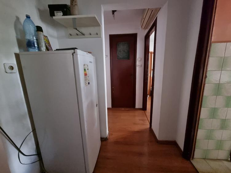 Apartament cu 2 camere decomandat, mobilat în P-ța Victoriei