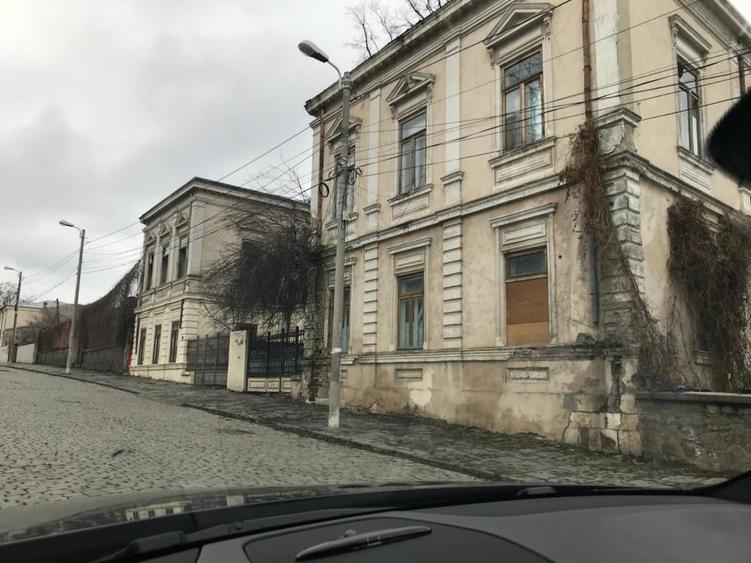 Casă individuală cu 40 camere cu Canalizare în Ultracentral