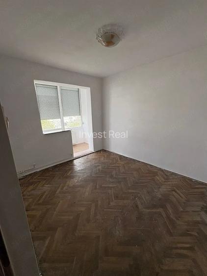 Vand apartament 4 camere zona Dacia