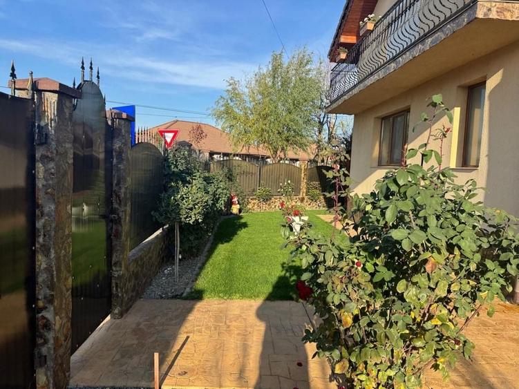Casă cu 4 camere în Sântandrei