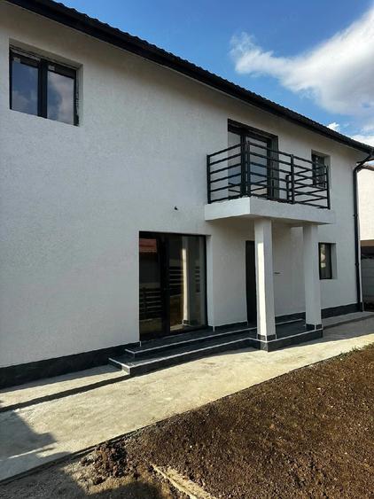 Casă cu Teren 270 Mp în Apărătorii Patriei