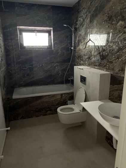 Duplex cu 4 camere cu Teren 200 Mp în Aninoasa