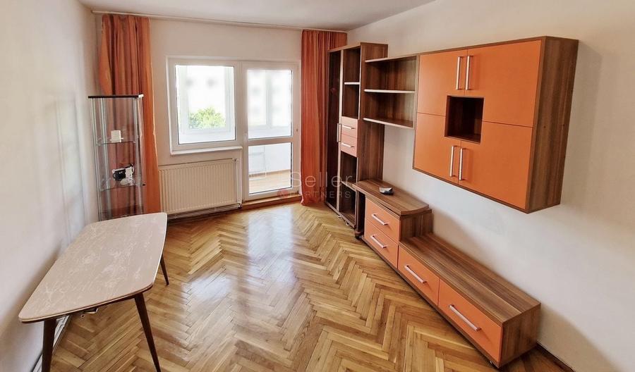 Apartament cu 3 camere decomandat, mobilat în Județean
