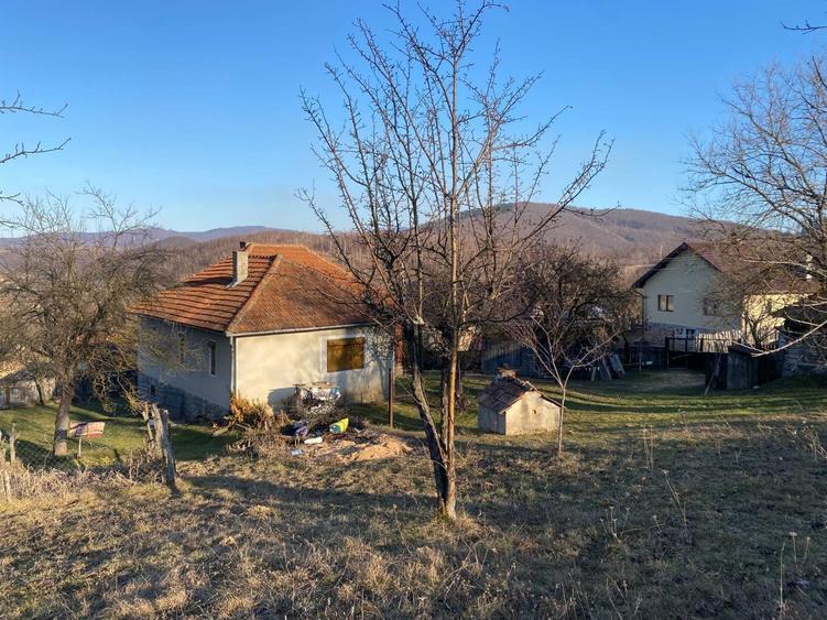 Casă cu 4 camere în Ciucea