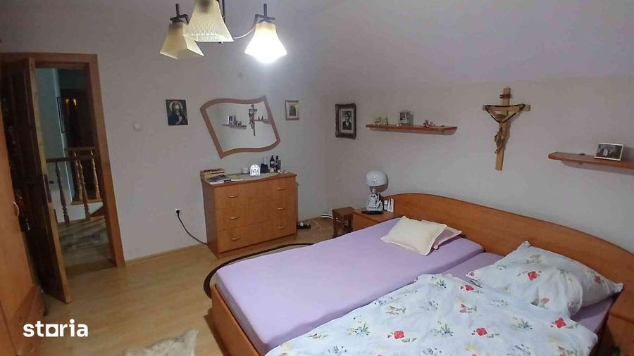 Casă cu 7 camere cu Teren 700 Mp în Caransebeș