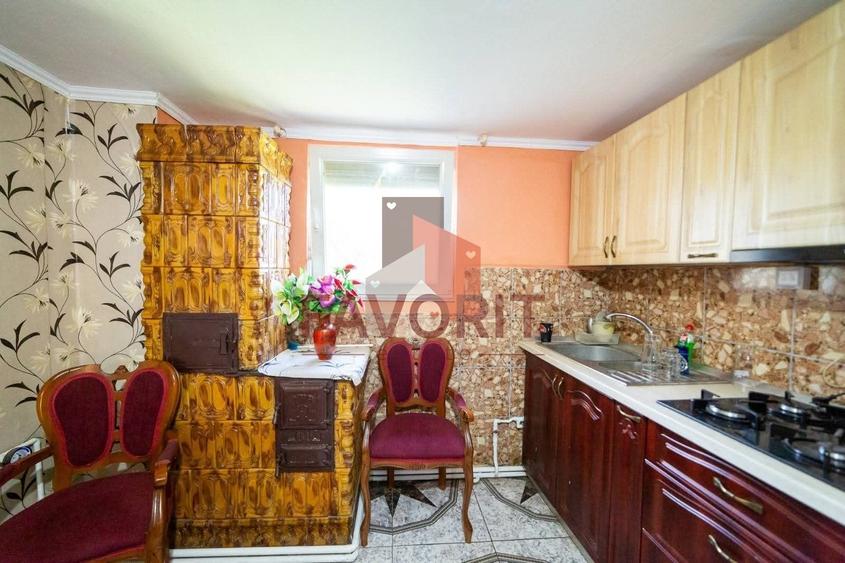 Casă individuală cu 10 camere cu Canalizare în Central