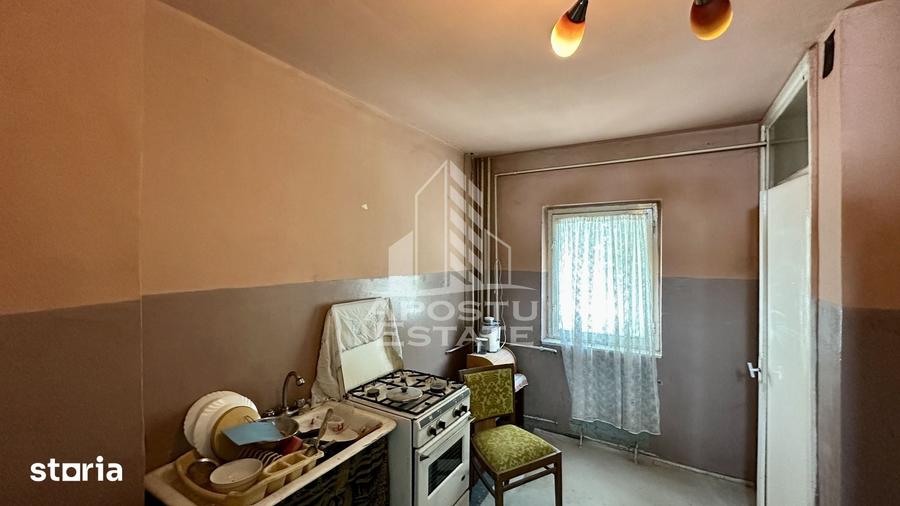 Apartament cu 3 camere decomandat în Aradului