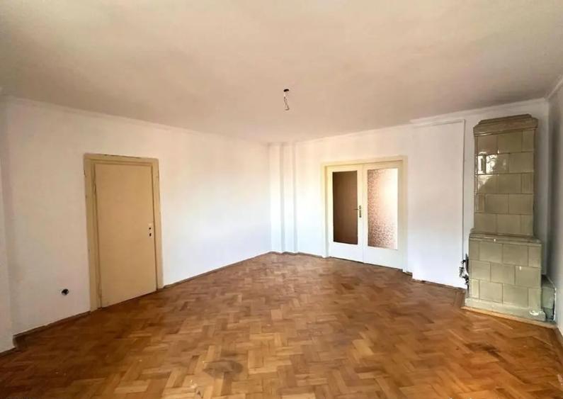Apartament cu 6 camere decomandat în Moșilor