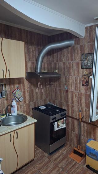 Apartament cu 4 camere decomandat, mobilat în Titan