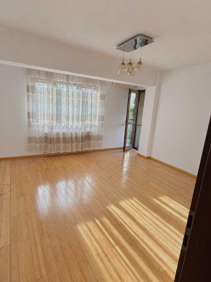 Apartament cu 2 camere decomandat în Titan