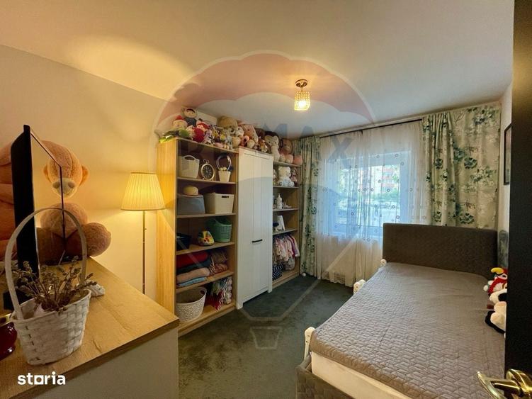 Apartament cu 4 camere decomandat în Noua