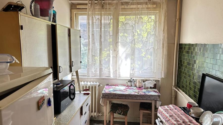 Apartament cu 3 camere semidecomandat în Iancului
