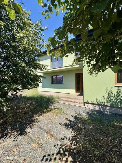 Casă cu 4 camere cu Teren 500 Mp în Central