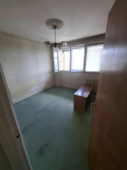 Apartament cu 3 camere decomandat în Drumul Taberei