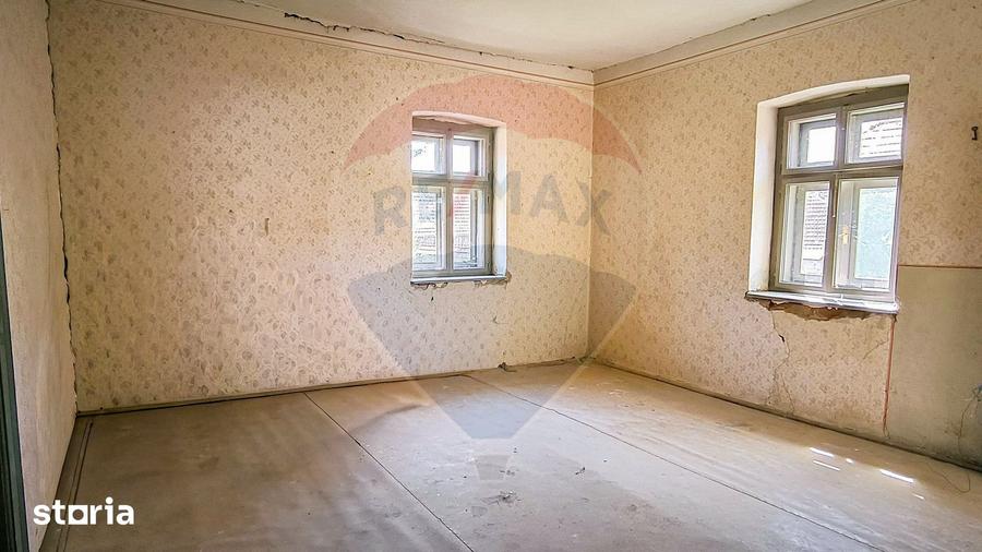 Casă cu 4 camere cu Teren 1345 Mp în Bruiu