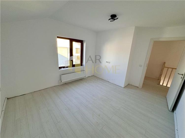 Duplex cu 4 camere cu Canalizare în Strejnicu